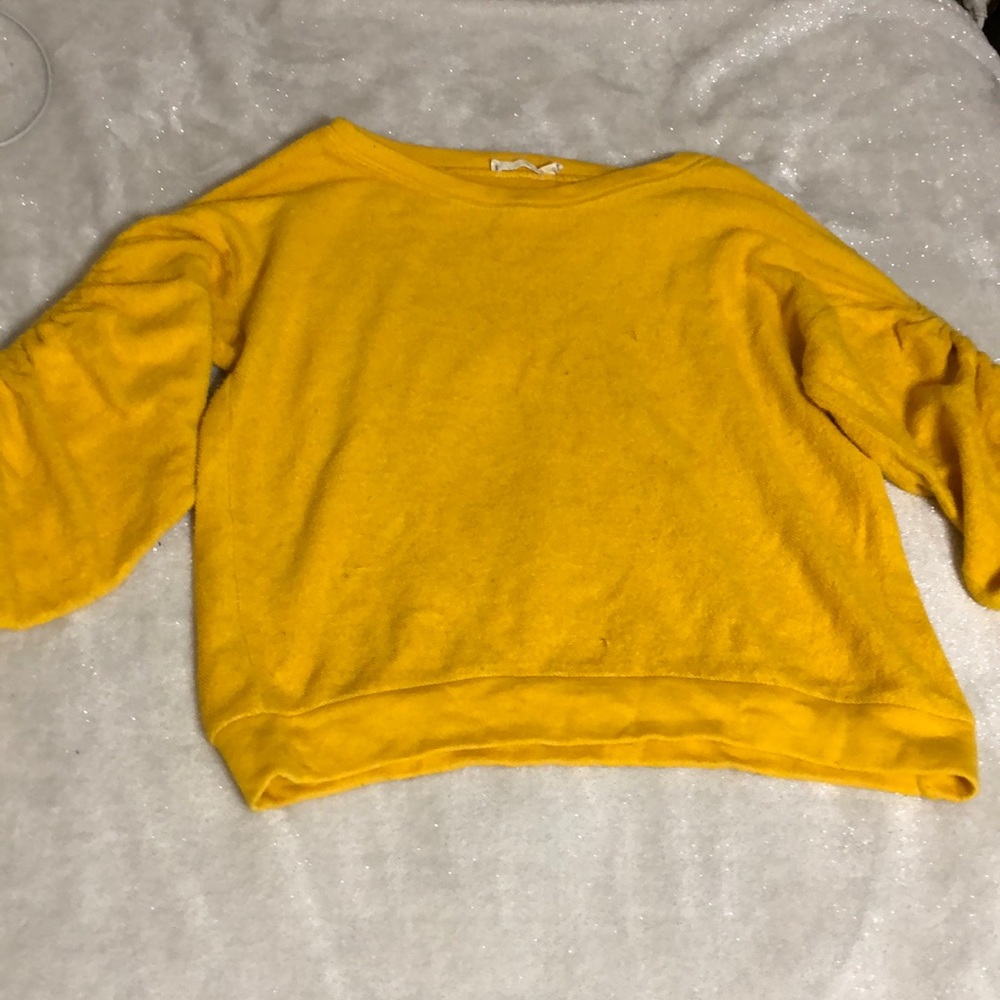 Yellow sweater - Picture 1 of 2